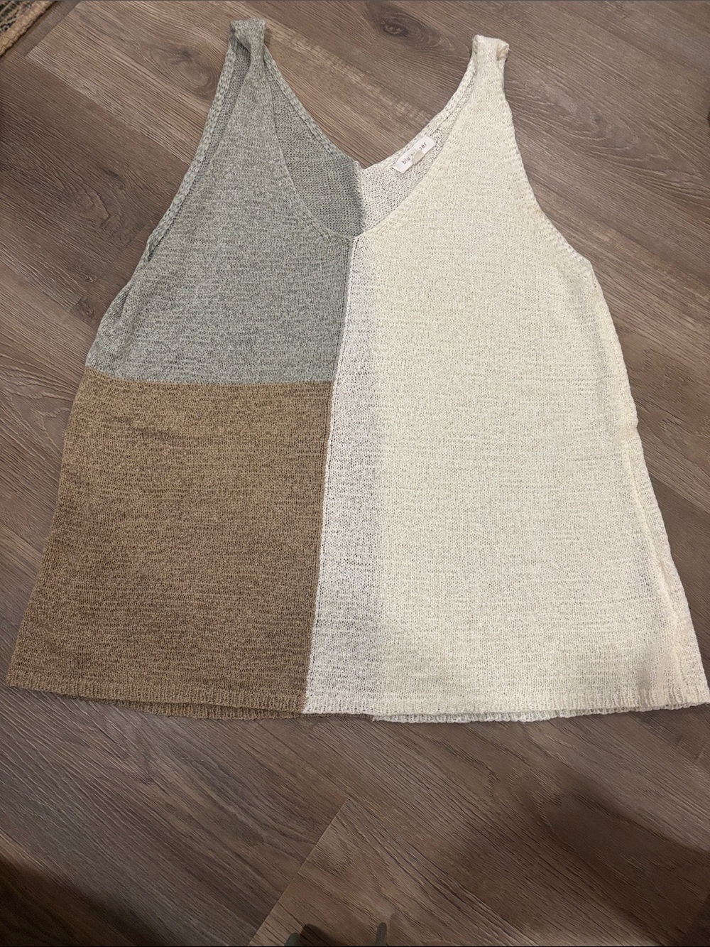 Blu Pepper Colorblock V-Neck Tank in Cream, Sage & Taupe